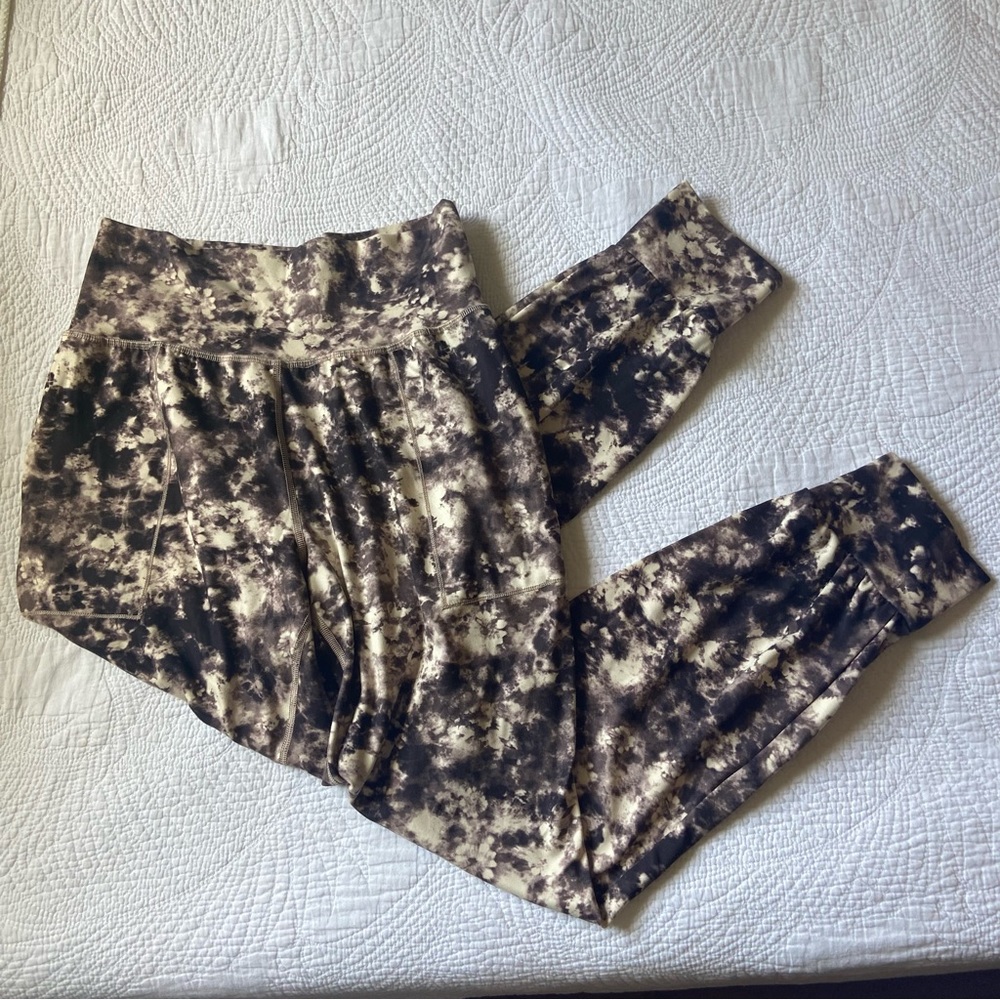 Athleta salutation jogger • small • brown/black tie dye print